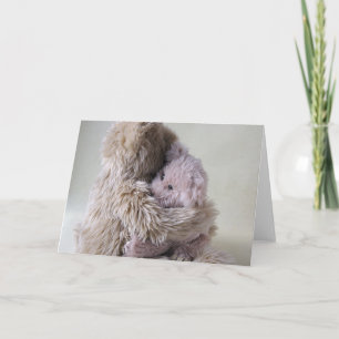 Den stora nallen har ett kort för hälsning.