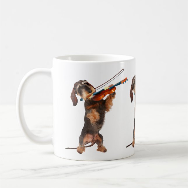 Den studerade Dachshund som spelar en fiol Kaffemugg (Vänster)