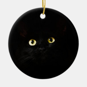 Den svart katten beskådar tittar gulligt för julgransprydnad keramik
