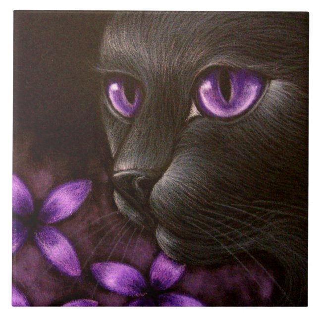 DEN SVART KATTEN med VIOLETBLOMMOR BELÄGGER MED Kakelplatta (Framsidan)