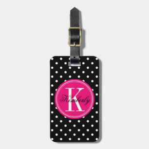 Den svart polkaen pricker med den rosa monogramen bagagebricka