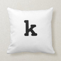 Den svartvita anagramen kudder litet brev K