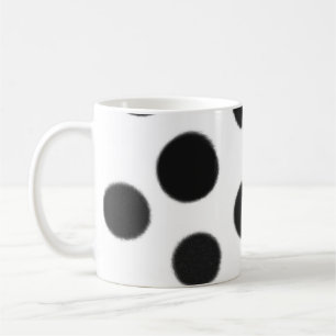 den svartvita polkaen pricker kaffemuggen kaffemugg