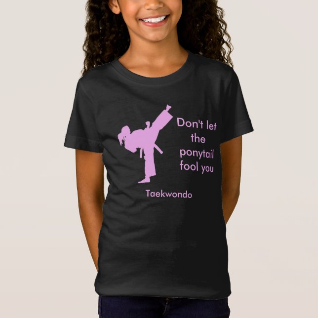 Den Taekwondo flickan låter inte Tee Shirt (Framsida)