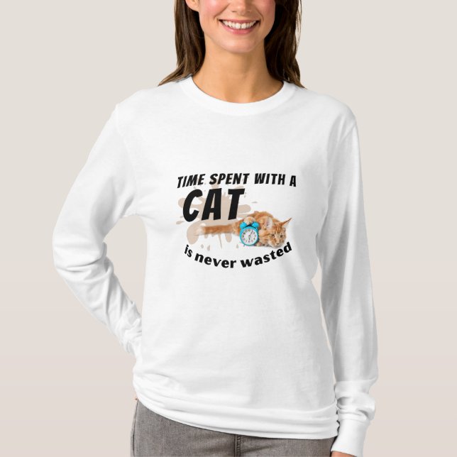 Den tid som tillbringas med en katt slösas aldrig. t shirt (Framsida)
