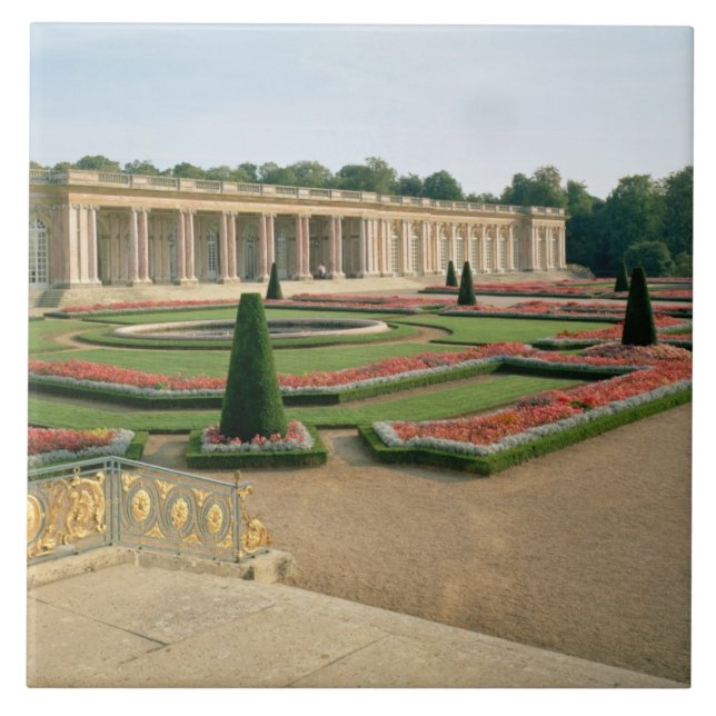 Den trädgårds- facaden av den storslagna Trianon, Kakelplatta (Framsidan)