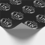 Den traditionella bröllop-årsdagen för Porcelain 1 Presentpapper<br><div class="desc">En design för att fira 18 år av giftermål. Den här designen har en vit (Porcelain) färgad lagerdesign på en svart bakgrund. Porcelain är den traditionella gåvan till tillfälle. Texten lyder Porcelain 18 år sedan. En romantisk design för att fira ditt artonde år av giftermål. Om du vill ha hjälp...</div>