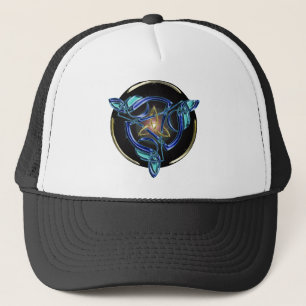 Den Triquetra hatten Truckerkeps
