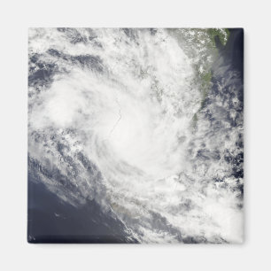 Den tropiska cyclonen Fami svävar över Madagasca Magnet