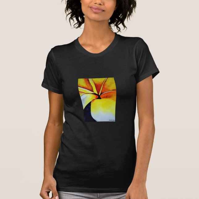 Den tropiska Gulten Frangipani-blommans originalko Tee (Framsida)