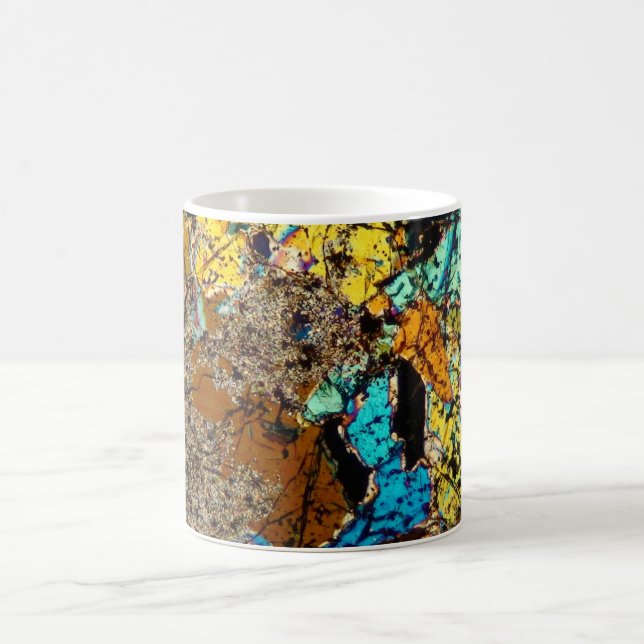Den tunna meteoriten för NWA 5480 delar upp Kaffemugg (Center)