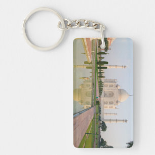 Den tysta fredliga Taj Mahal vid soluppgången en a