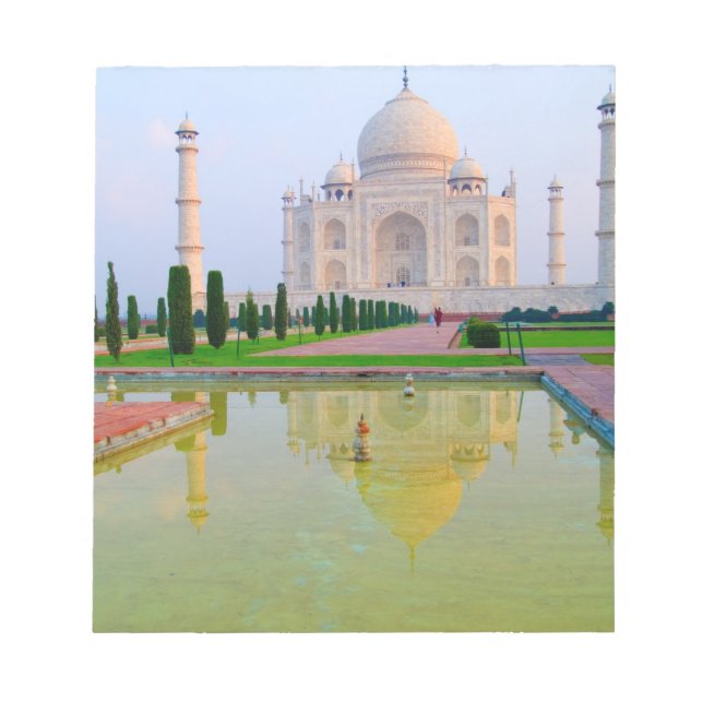 Den tysta fredliga Världsberömda Taj Mahal vid Anteckningsblock (Framsida)