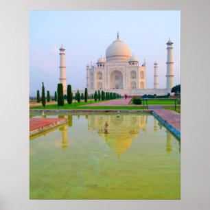 Den tysta fredliga Världsberömda Taj Mahal vid Poster