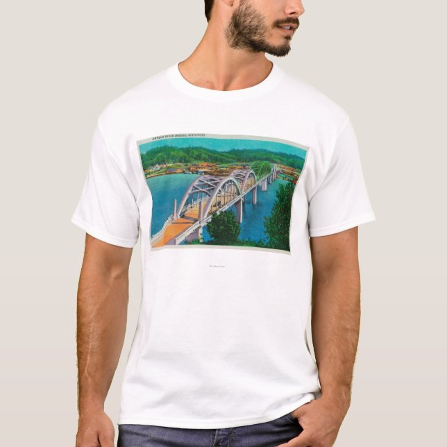 Den Umpqua floden överbryggar i Reedsport, Oregon Tee Shirt (Framsida)