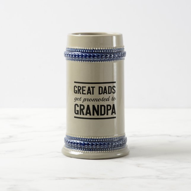 Den underbara pappor får främjad till morfadern sejdel (Center)