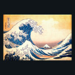 Den Underbara vågen av Kanagawa Fototryck<br><div class="desc">Den Underbara vågbrytaren av Kanagawa, även känd som "Den Underbara vågen" eller "Wave", är ett träblocktryck av den japanske konstnären Katsushika Hokusai. Den publicerades mellan 1829 och 1833 och är Hokusais mest berömd och ett av de mest populära delara japanska konsten i världen. Bild uppvisar en enorm våg av hotfulla...</div>