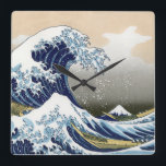 Den Underbara vågen av Kanagawa Fyrkantig Klocka<br><div class="desc">Vintage japansk konst Den Underbara vågen av Kanagawa eller vågen ...   Förbluffande teckningar i ukiyo-e stil av en underbar mästare Katsushika Hokusai ...   vintage på moderna produkter från Zazilicious</div>