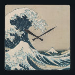 Den Underbara vågen av Kanagawa Fyrkantig Klocka<br><div class="desc">Kanagawas Underbara våg,  från serien "36 vyer av Mt. Fuji" | av Katsushika Hokusai | Art Location: Private Collection | Japanska artister | Uppsamlingsnummer: XIR158277</div>