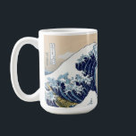 Den Underbara vågen av Kanagawa Kaffemugg<br><div class="desc">Vintage Japansk konst Den Underbara vågen av Kanagawa eller vågen ... bedövande konstverk i ukiyo-e stil av en underbar mästare Katsushika Hokusai ... vintage konst på moderna dagsprodukter från Zazilicious</div>