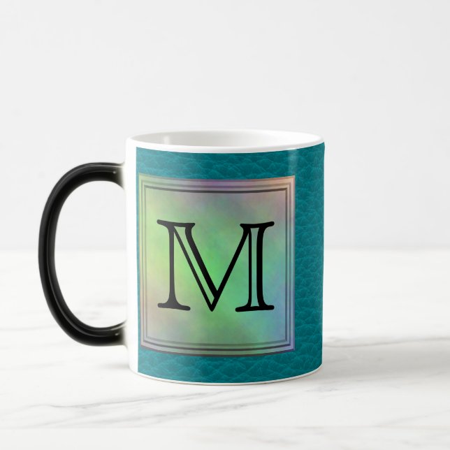 Den utskrivavna beställnings- monogramen avbildar magisk mugg (Vänster)