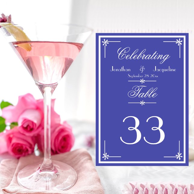 Den vackra blå skript Namn Classic Chic Bröllop Bordsnummer (Beautiful Blue with White Script Names - Classic Chic Wedding Table Number.)