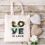 Den vackra Blommigten Kärlek är Pridet Kärlek Tygkasse<br><div class="desc">Pride till påsen med KÄRLEK IS KÄRLEK skrivet i fet svart brev dekorerat med grönt,  bär och blommor i rött,  orange,  gult,  grönt,  blått och lila,  inspirerat av det regnbåge pride flagga färg.</div>