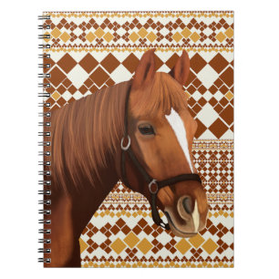 Den vackra bruna hästen på Earthy Geometric Mönste Anteckningsbok