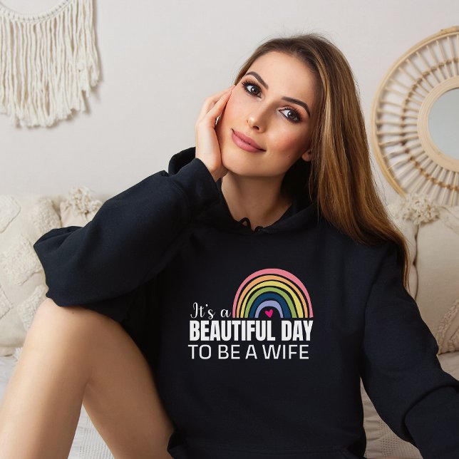 Den vackra dagen med frun Rainbow Black Hoodie T Shirt (Skapare uppladdad)