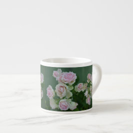 Den vackra ljusa rosa trädgården ro espressomugg