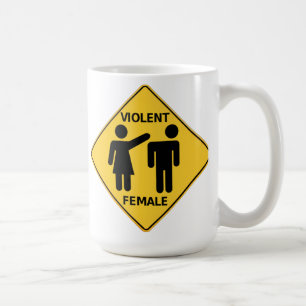 Den våldsamma kvinnliga tecknaden undertecknar kaffemugg