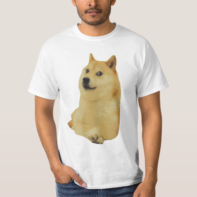 DEN VERKLIGA DOGEN TEE SHIRT (Framsida)