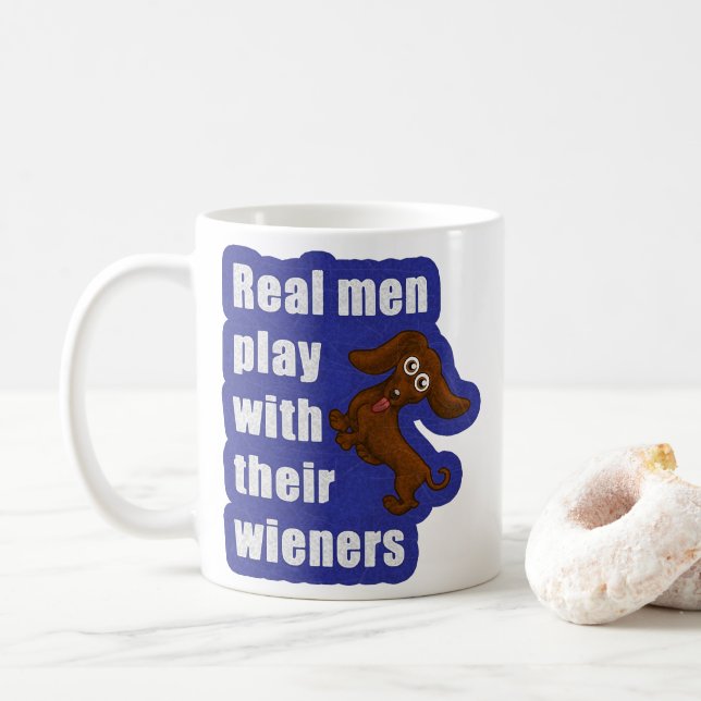 Den verkliga manar leker med deras wieners, rolig kaffemugg (Med munk)