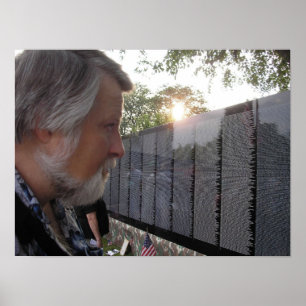 Den Vietnam veteran besöker den resande väggen Poster
