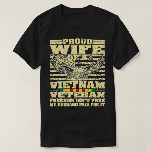 Den vietnamesiska veteranens stolta hustru är den  t shirt (Design framsida)