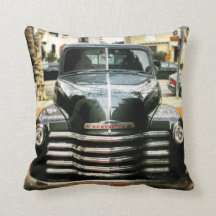 Den vintageChevy lastbilen kudder med kolgrå färg