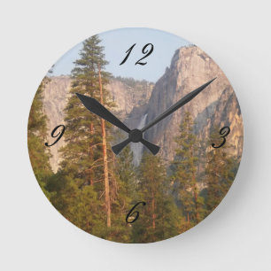 Den Yosemite Falls bildväggen tar tid på Rund Klocka