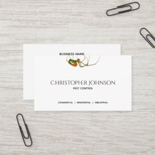Den yrkesmässiga desinfektörplågan kontrollerar visitkort