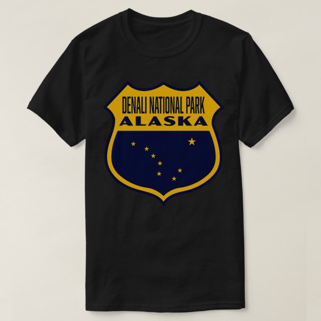 Denali National Park Alaska Retro Shield Gult T Shirt (Design framsida)