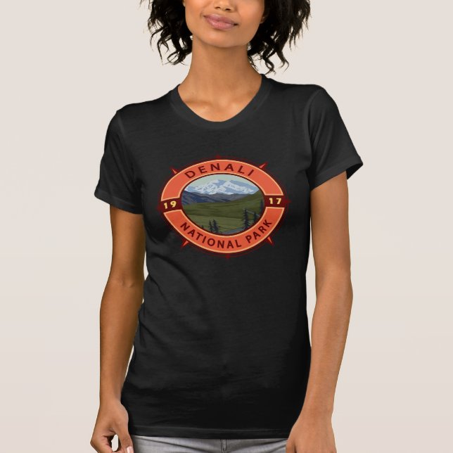 Denali National Park Retro Compass Emblem T Shirt (Framsida)