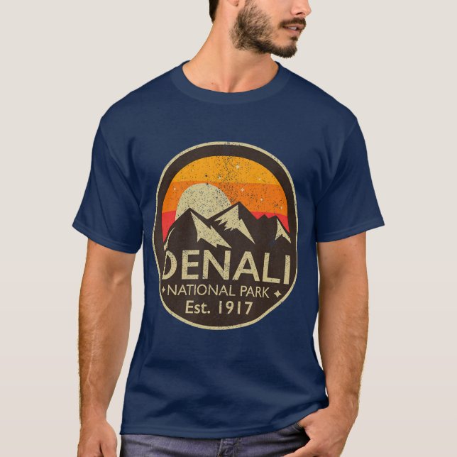 Denali nationalpark Alaska Retro Hiking Gift T Shirt (Framsida)