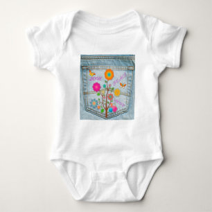Denim Back Pocket Flowers Peace Kärlek Hope Tee Shirt
