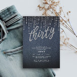 Denim Diamond Glitter driver Modern 30års födelsed Inbjudningar<br><div class="desc">En enkel, modern, elegant- och chic-30års födelsedag-inbjudningsmall med en denim-bakgrund, ord TRETY täckt av vita diamanter (simulerade, inte verkliga diamanter) och i moderna kalligrafibilder och typografi i vitt, samt en gardin av rhinestoner och glitter (detta är också digitala effekter). En chic "denim and diamonds"-design för en kvinna på hennes trettioårsdag....</div>