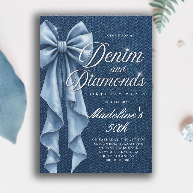 Denim Diamonds Vit Blå Rosett Glam 50-årsdag Inbjudningar (denim and diamonds 50th birthday party invitation blue white coquette bow bling sparkles classy)