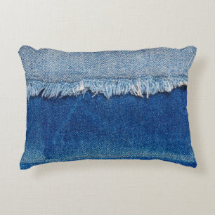 Denim jeans bakgrund. Rippat denim-tyg med b Prydnadskudde