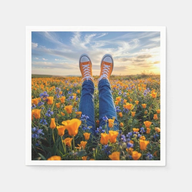 Denimbyxor och orange sneakers i blommor pappersservett (Framsidan)
