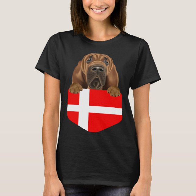 Denmark Flag Bloodhound Dog In Pocket T Shirt (Framsida)