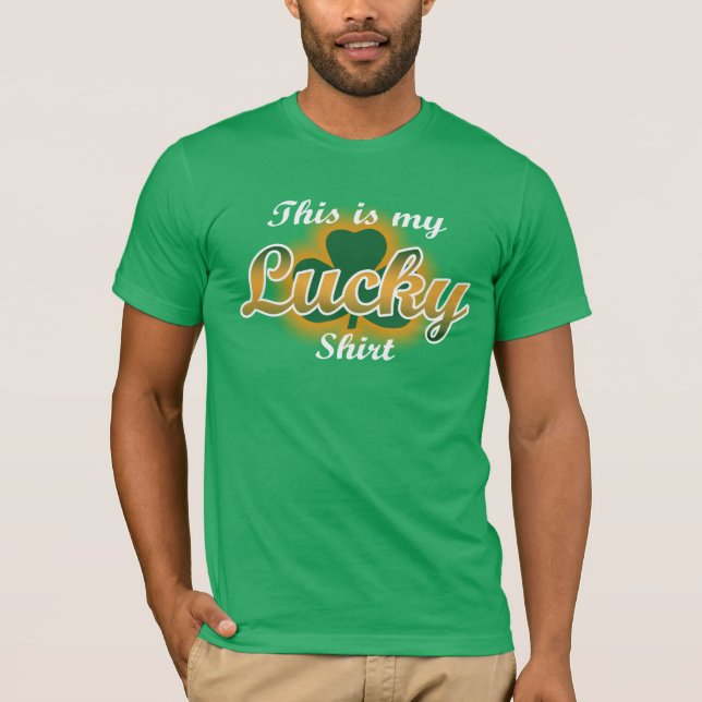 Denna är min lyckliga skjorta tee (Framsida)