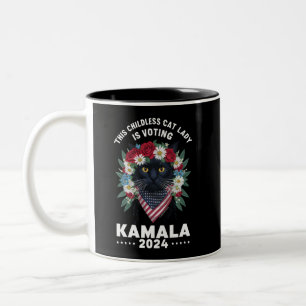 Denna barnlösa kattdam damen röstar Kamala Två-Tonad Mugg