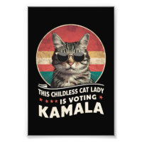 Denna barnlösa kattdam röstar Kamala